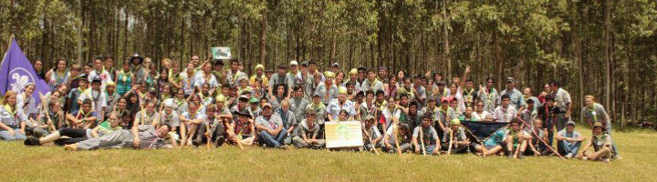 Foto do grupo reunido no campo